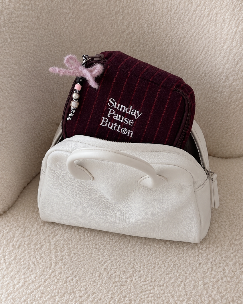 A Sunday Pause Botton Bag